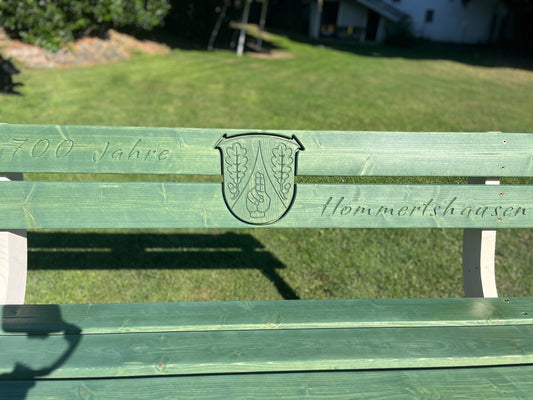 Gartenbank Yuna mit Wappen-Inlay